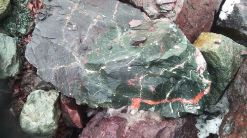 Гигантские зелёные валуны для ландшафтного дизайна весом более 5 тонн купить в Павловском Посаде