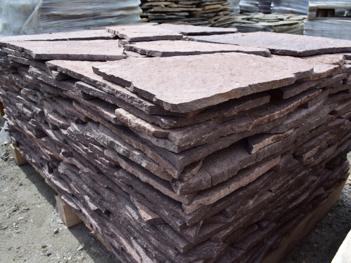 Плитняк лемезит бордовый для облицовки цоколя 20-25 мм  купить в Павловском Посаде