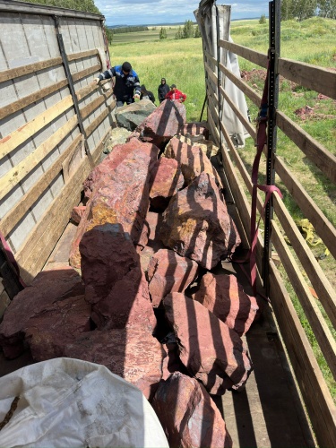 Ландшафтные глыбы красно-фиолетовые 200-1000 килограмм купить в Павловском Посаде