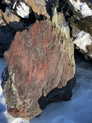 Ландшафтные глыбы красно-фиолетовые 200-1000 килограмм купить в Павловском Посаде