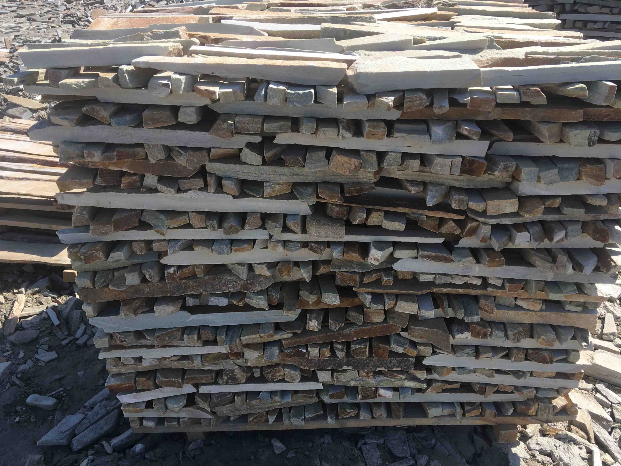 Горбушка златолит золотистый для облицовки купить в Павловском Посаде