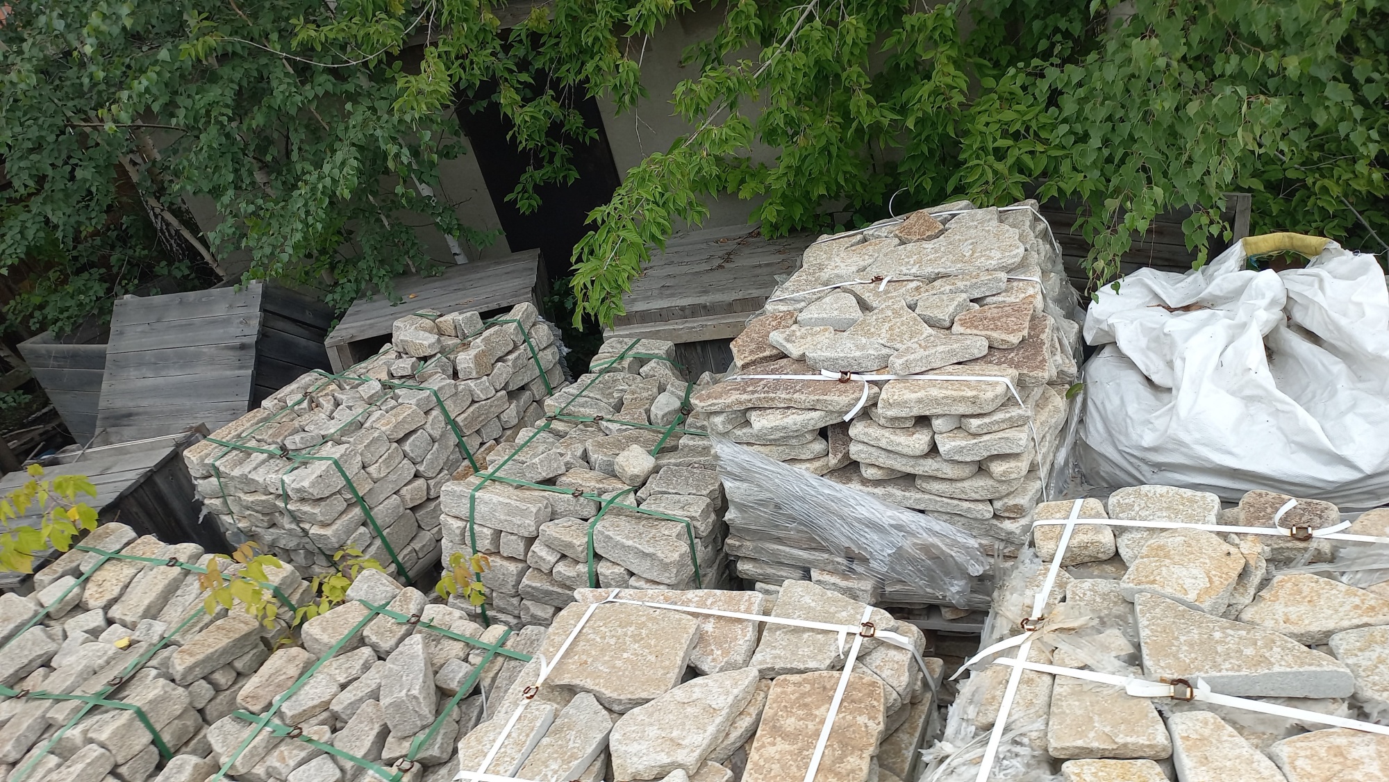 Плитняк гранитный галтованный купить в Павловском Посаде