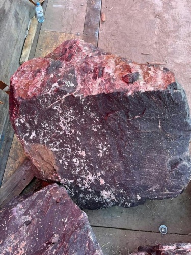 Камни для ландшафтного дизайна красно-фиолетовые 10-60 килограмм купить в Павловском Посаде