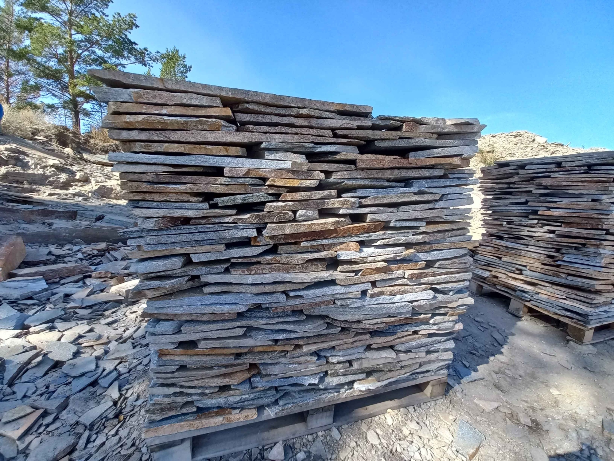 Плитняк златолит серебристый для фасада купить в Павловском Посаде