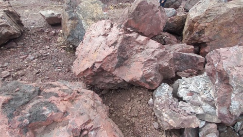 Яшма ландшафтные валуны