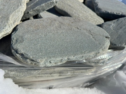 Плитняк златолит зелёный галтованный для мощения на бетон купить в Павловском Посаде